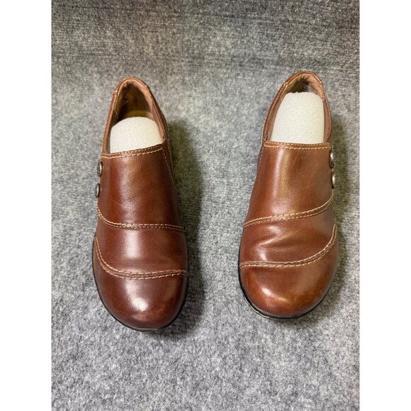 Clarks Womens Brown 9M Leather Slip-On Comfort Shoes W/ Button Accent - Picture 11 of 16